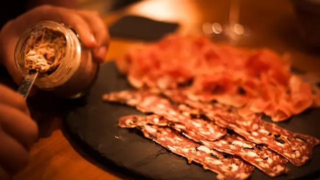 Bar Le Balthazar-plateau charcuterie WEB