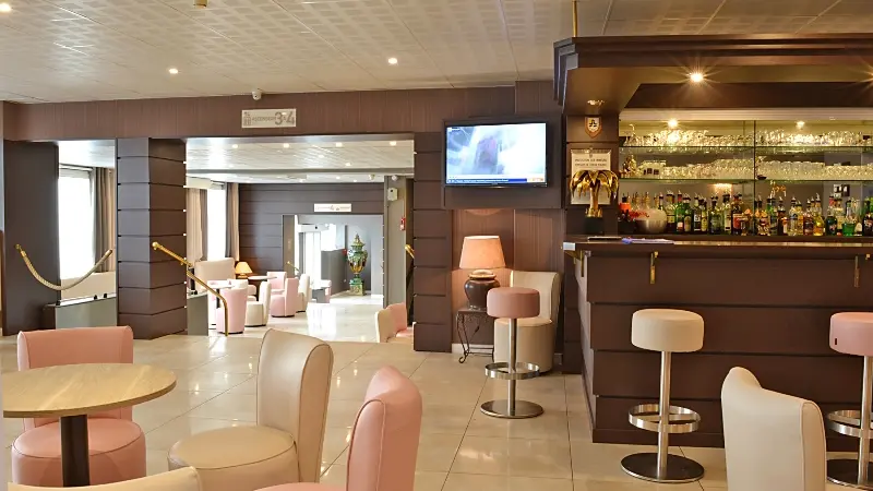 Lourdes Hôtel Croix des Bretons Bar_Salon