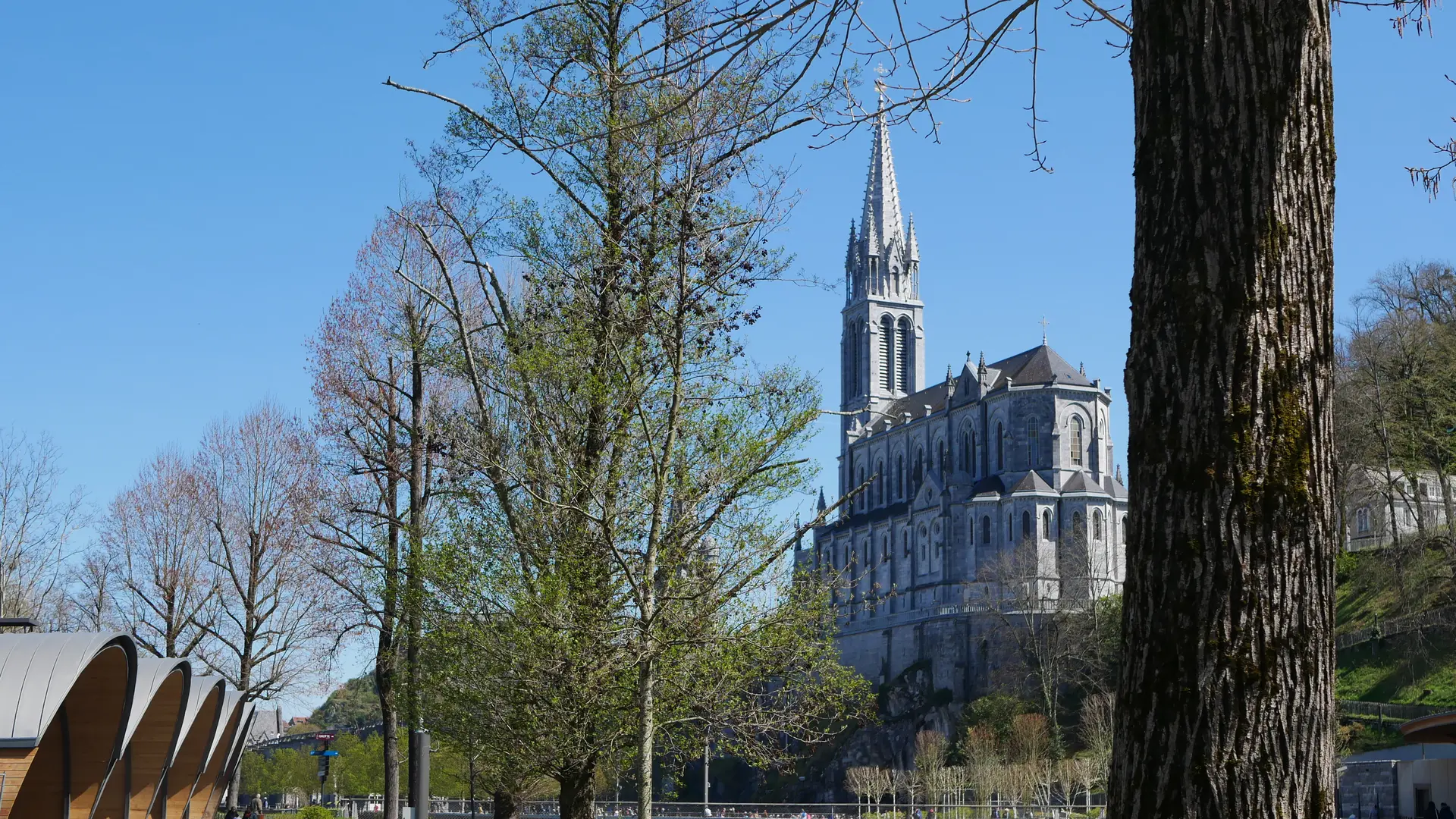 Basilique Immaculée Conception vue chapelles des lumières