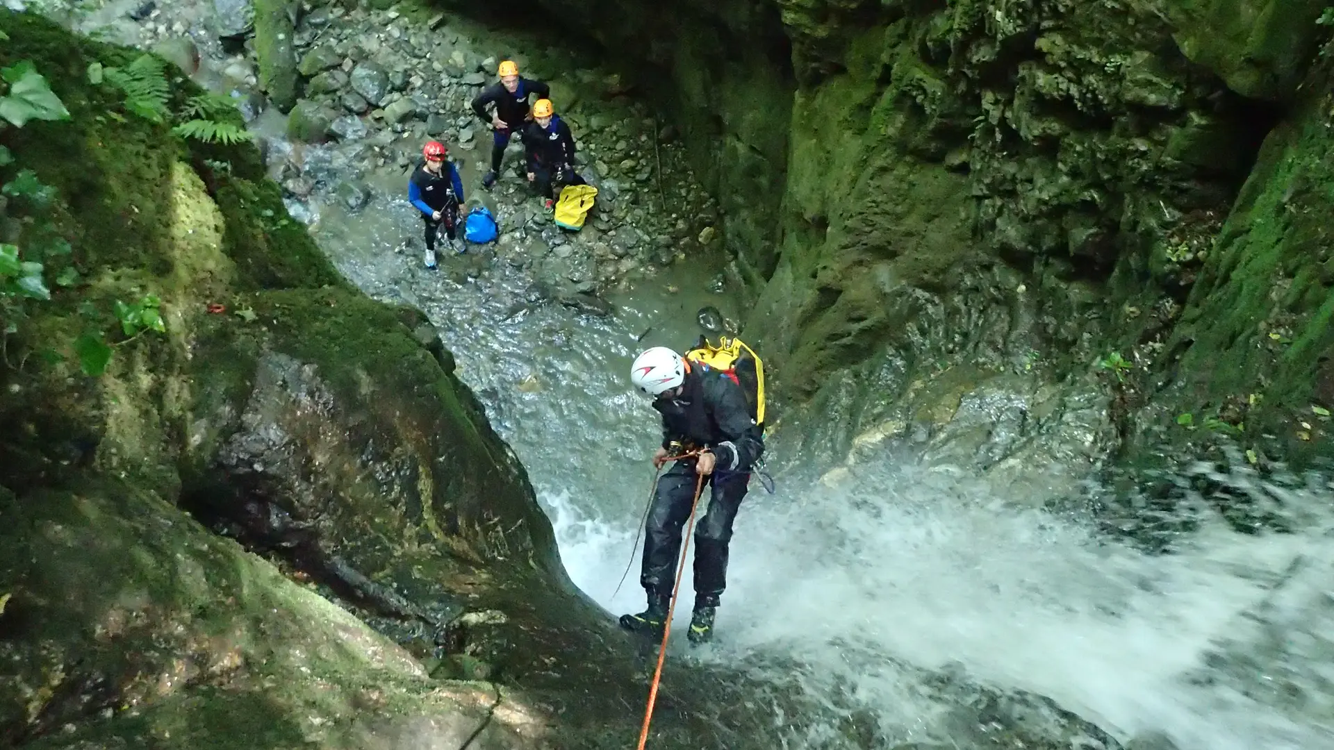 Canyon - descente rappel 1