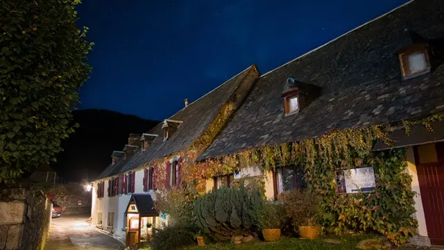 Chalet-du-pic-noir-façade-éclairé-web