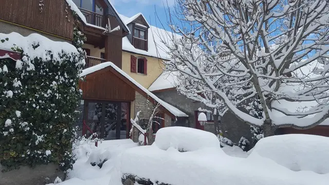 Chalet-du-pic-noir-sous-la-neige-web