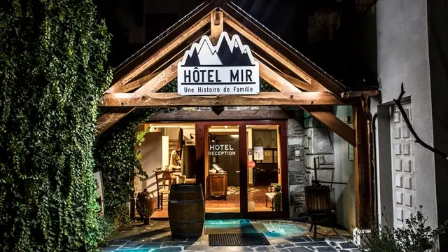 ENTREE HOTEL MIR DE NUIT