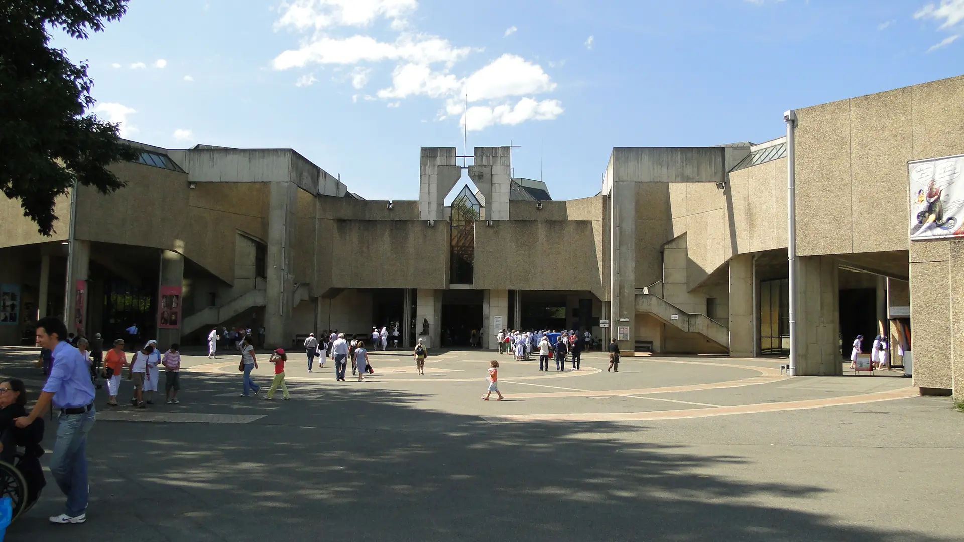 Eglise Ste Bernadette 2 © OT Lourdes