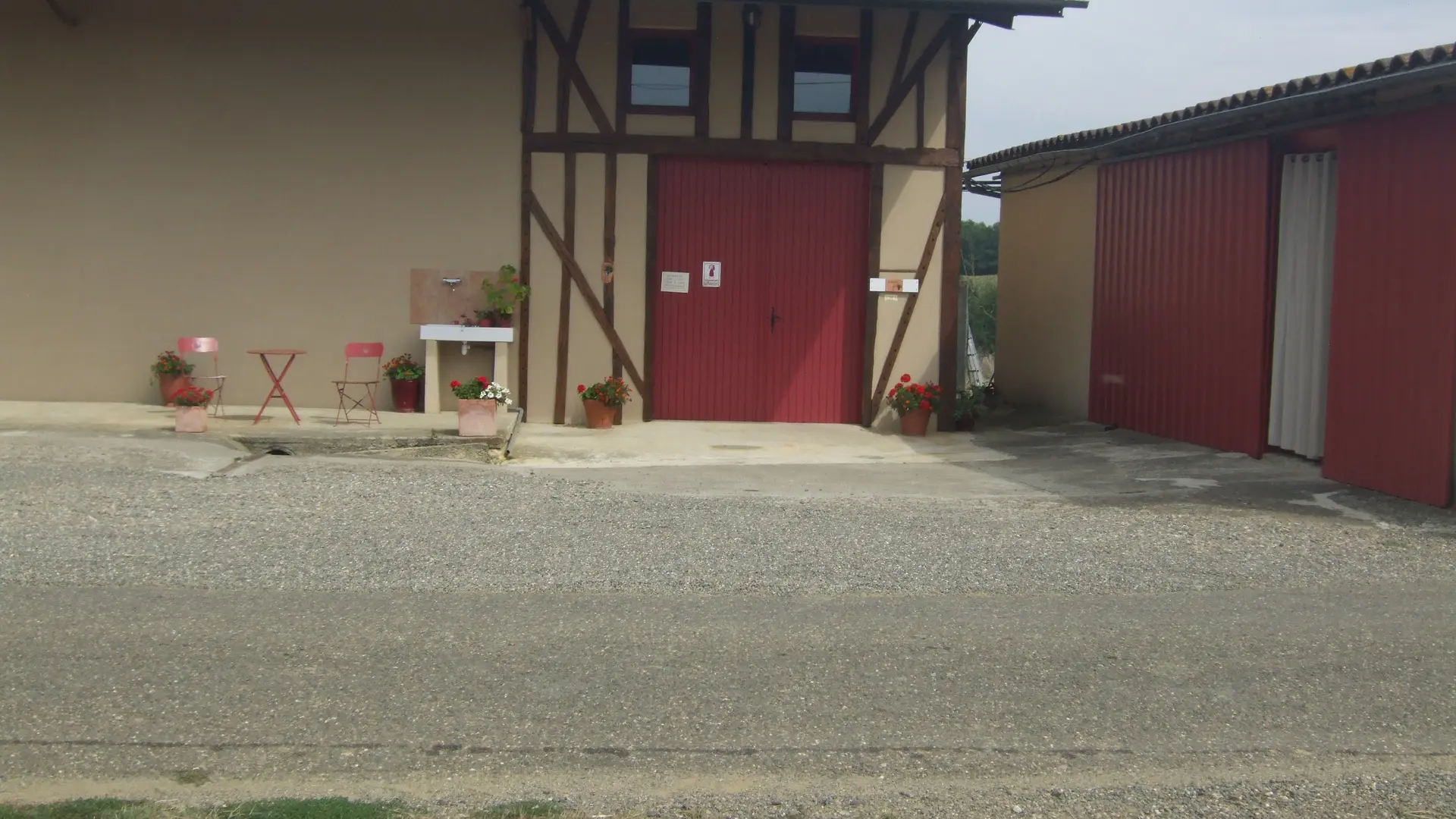 Extérieur chai © Domaine la Rose