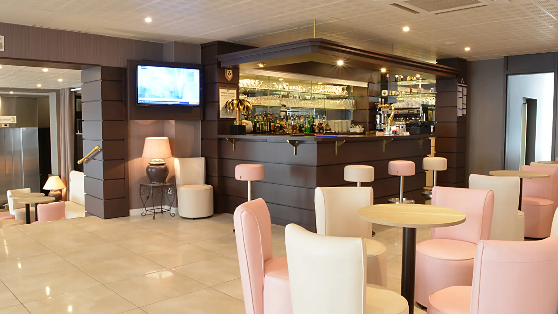 Hotel Croix des Bretons Lourdes bar3