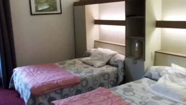 Hotel-du-Gave-Lourdes-chambre-triple-2