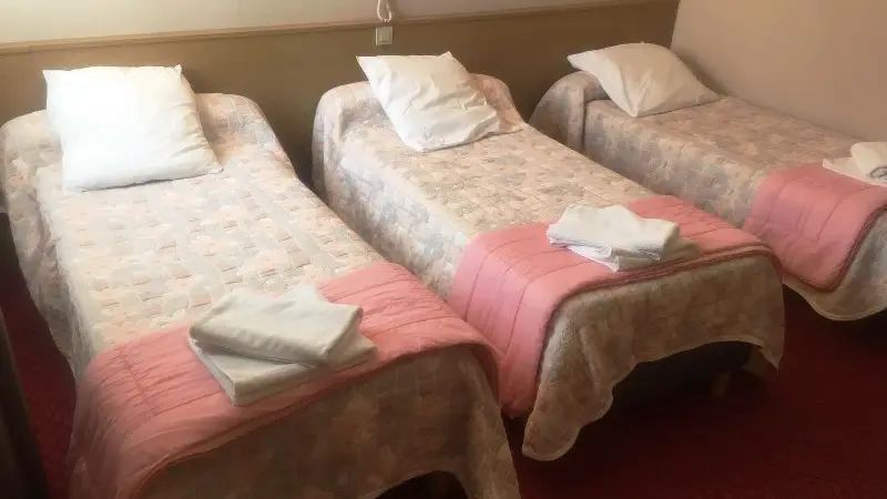 Hotel-du-Gave-Lourdes-chambre-triple