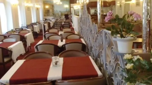 Hotel-du-Gave-Lourdes-salle-petit-dej