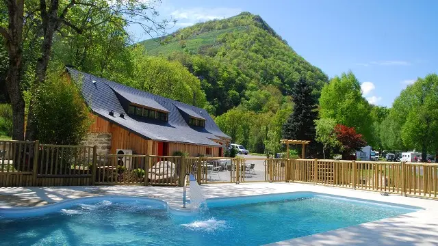 LOURDES piscine-camping-la-foret-lourdes