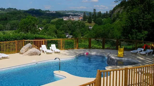 LOURDES vue-piscine-camping-la-foret-lourdes