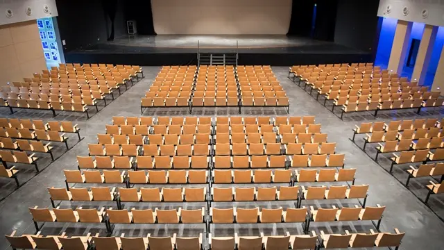 Lourdes  Auditorium Padre Pio Cité St Pierre 2