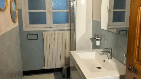 Lourdes Maison Navarro salle de bain