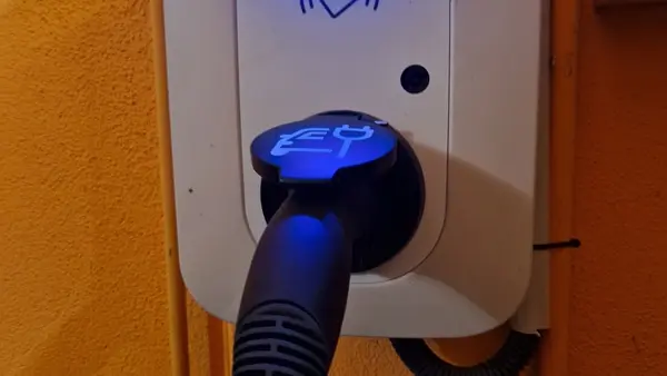 Lourdes Chambres_hotes Omah Jawa_ prise recharge