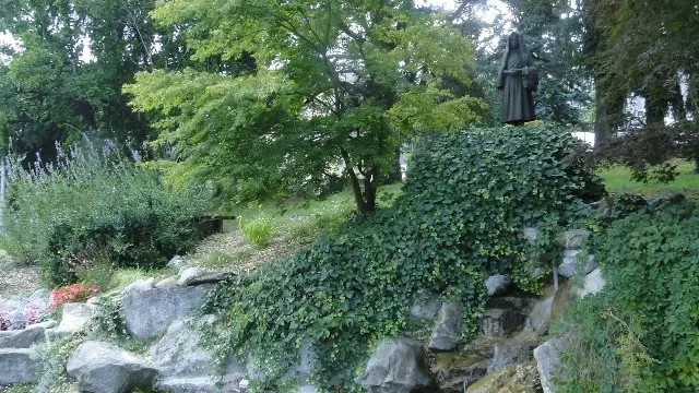 Lourdes Statue Ste Bernadette