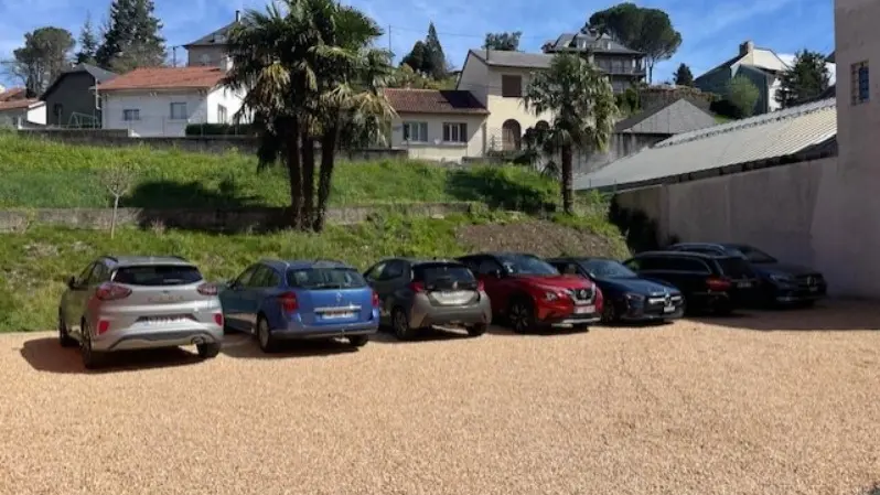 Lourdes_parking hotel Saint Clair