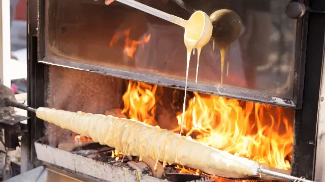 Lourdes Halles Gâteau à la broche