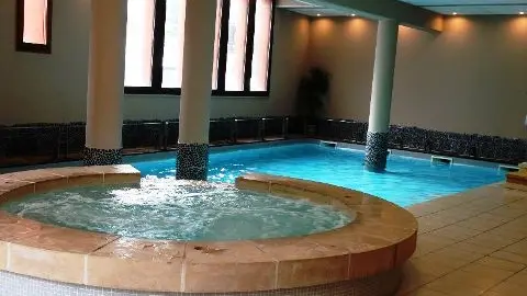 Namur Cami Réal chambre piscine