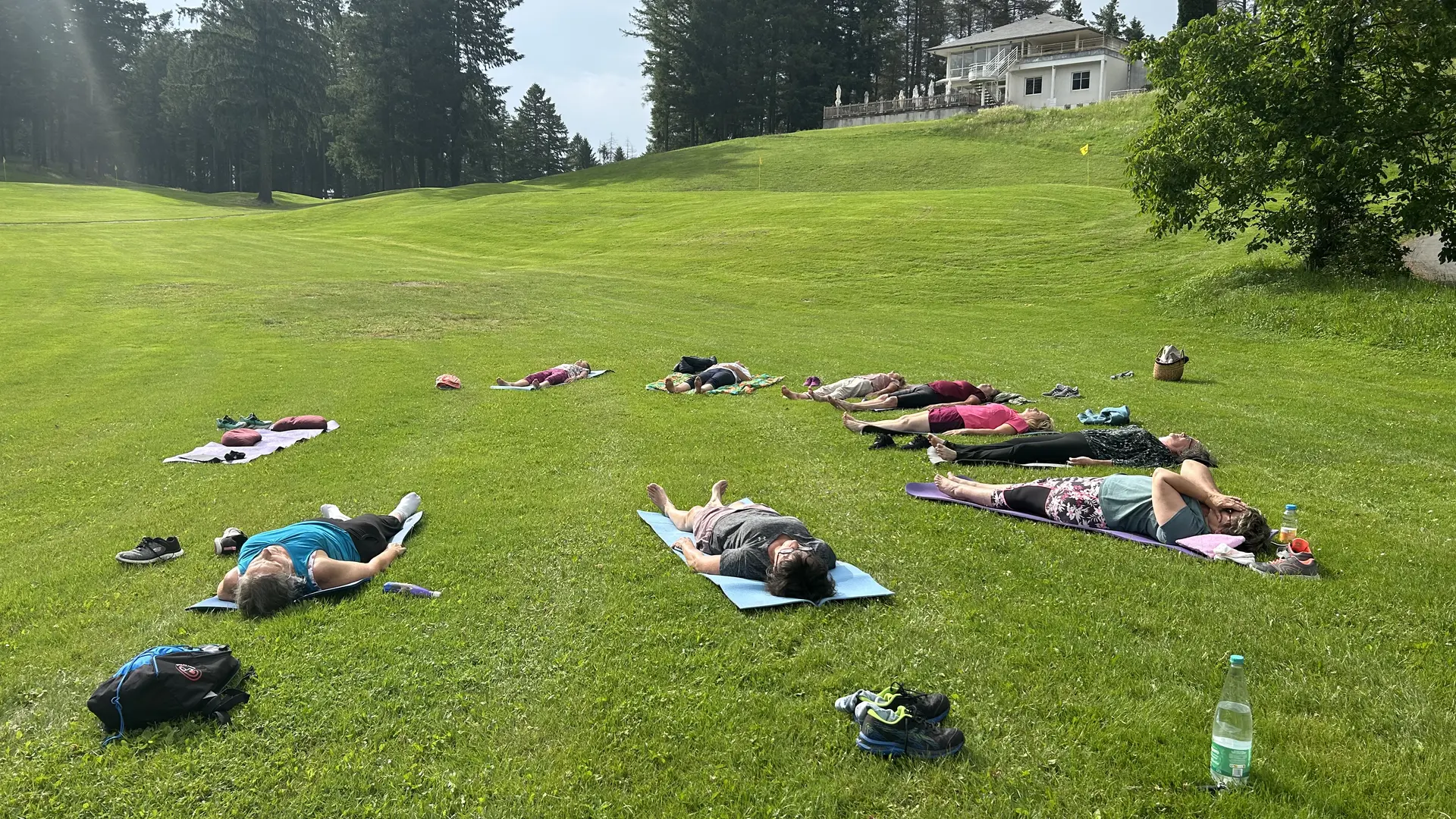 PHOTO-YOGA-LAC-DE-LOURDES-2