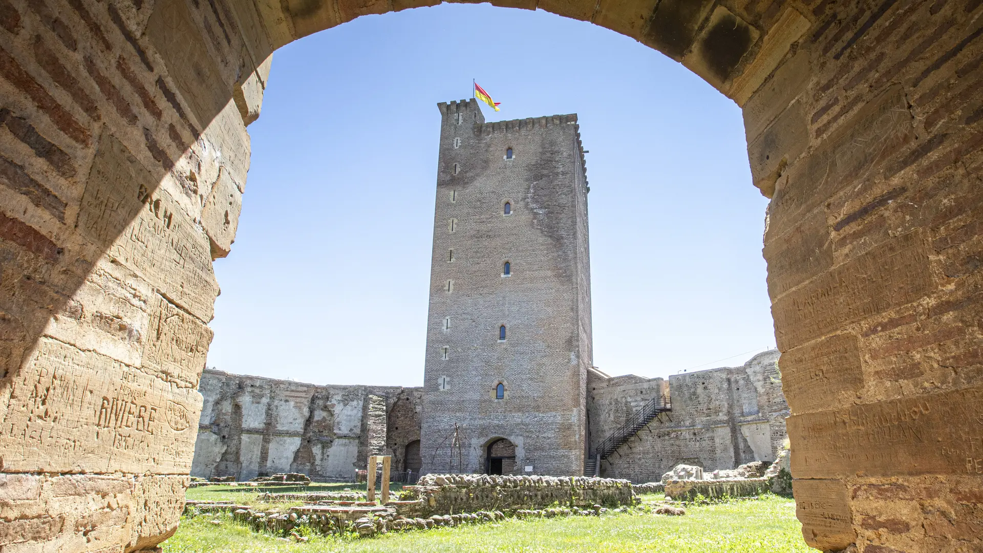 Cour Intérieure Château Montaner