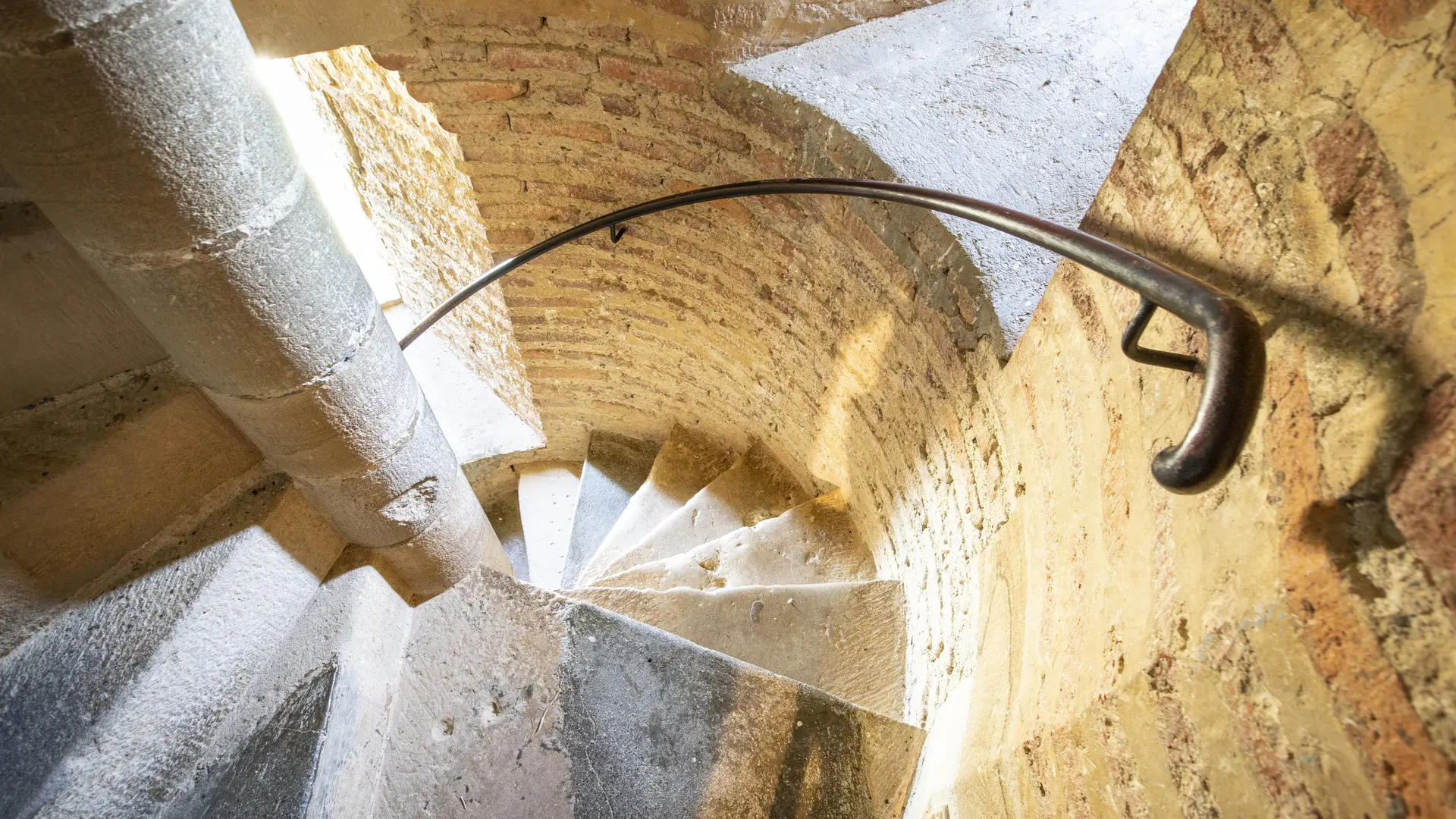 Escalier Château Montaner