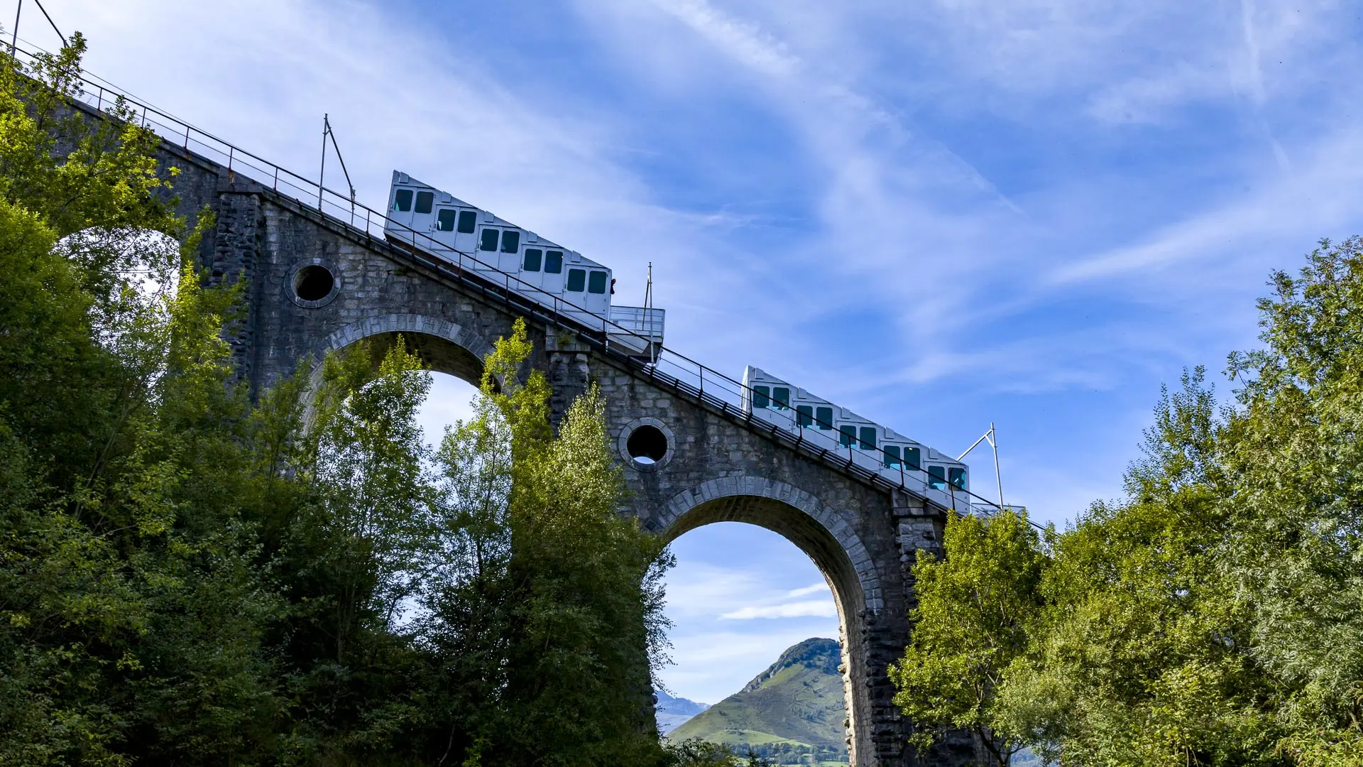 Pic du Jer funiculaires arcades BD 2015 © P. Vincent-OT Lourdes