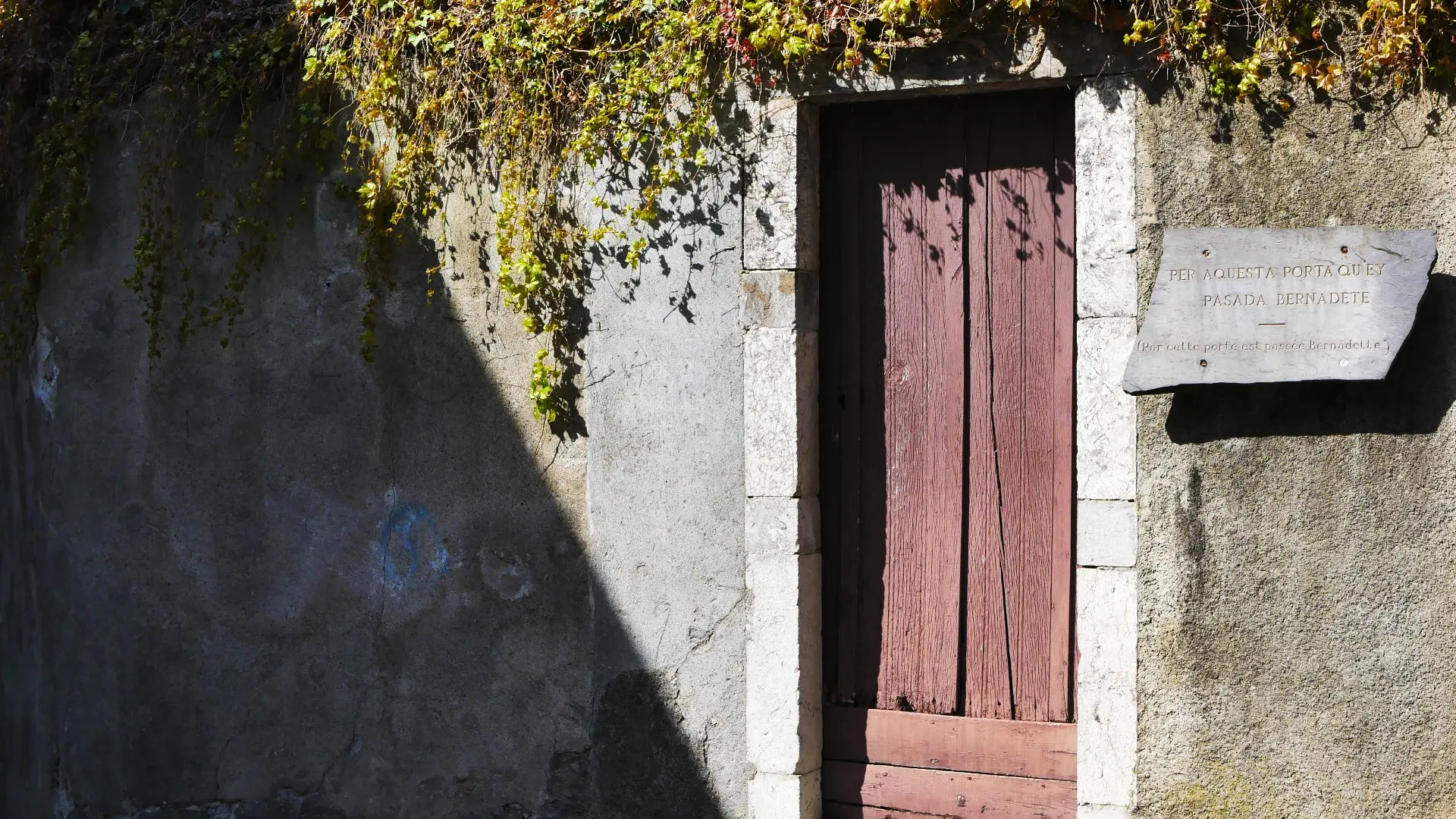 Porte ancien presbytère ©OTLourdes_2023