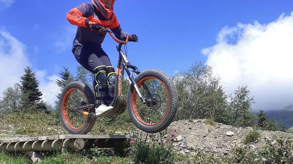 Saint-Lary Aventure-ctt bikepark compressé