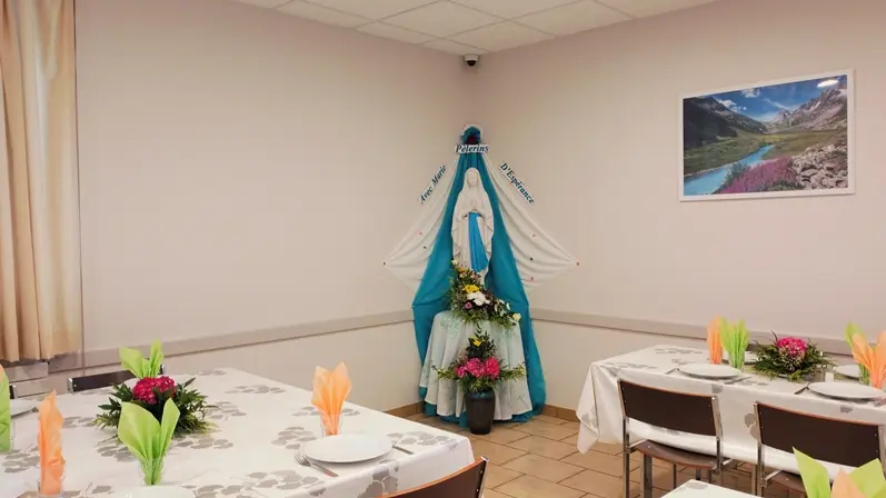 Salle à manger La Sainte Famille Lourdes