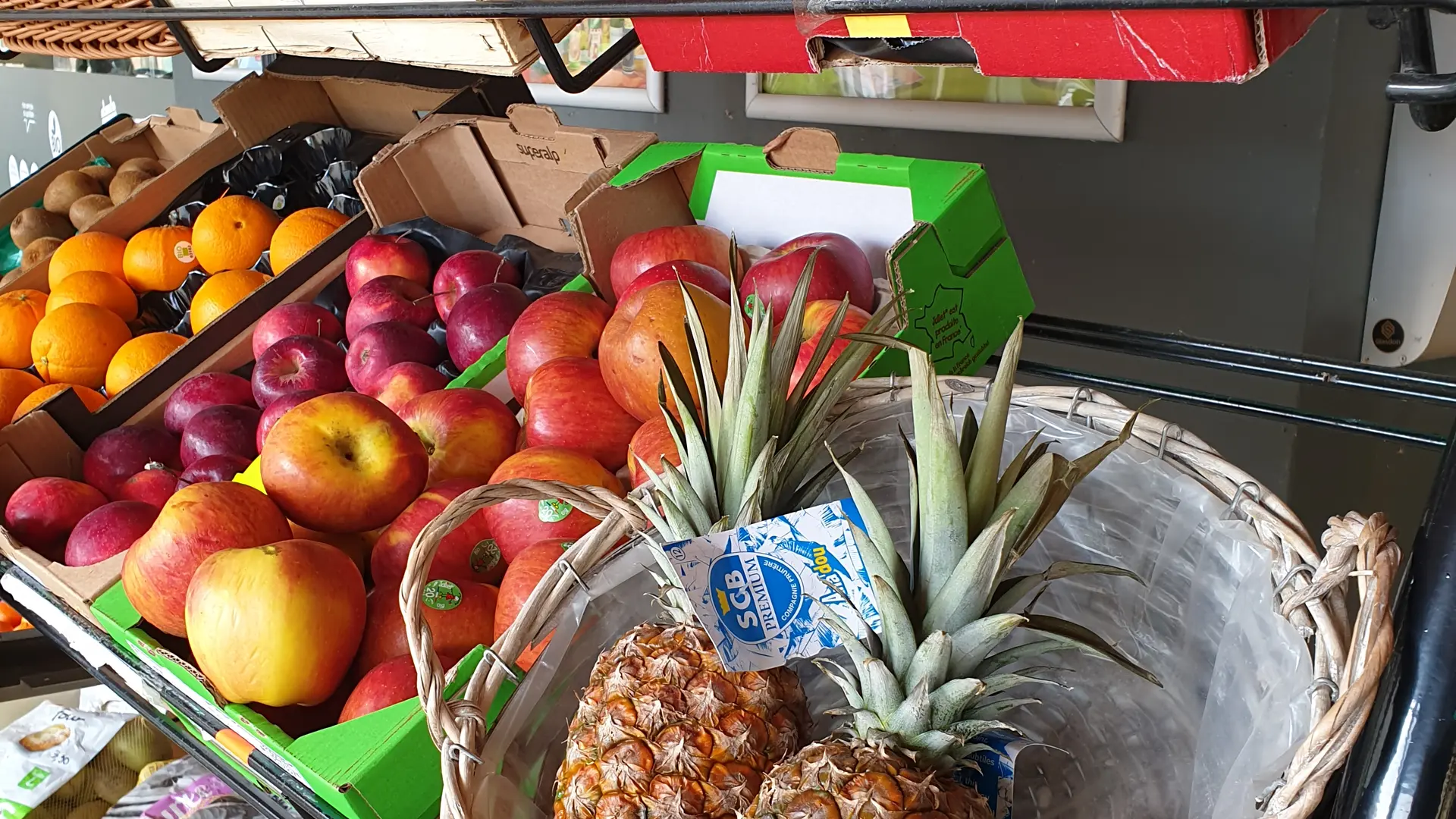 Superette à Marciac ananas©coccimarket