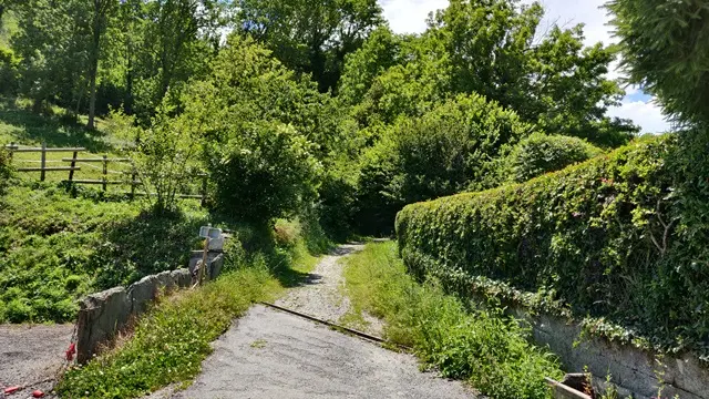 caneilles©Anthonyzara  départ chemin village st lary WEB