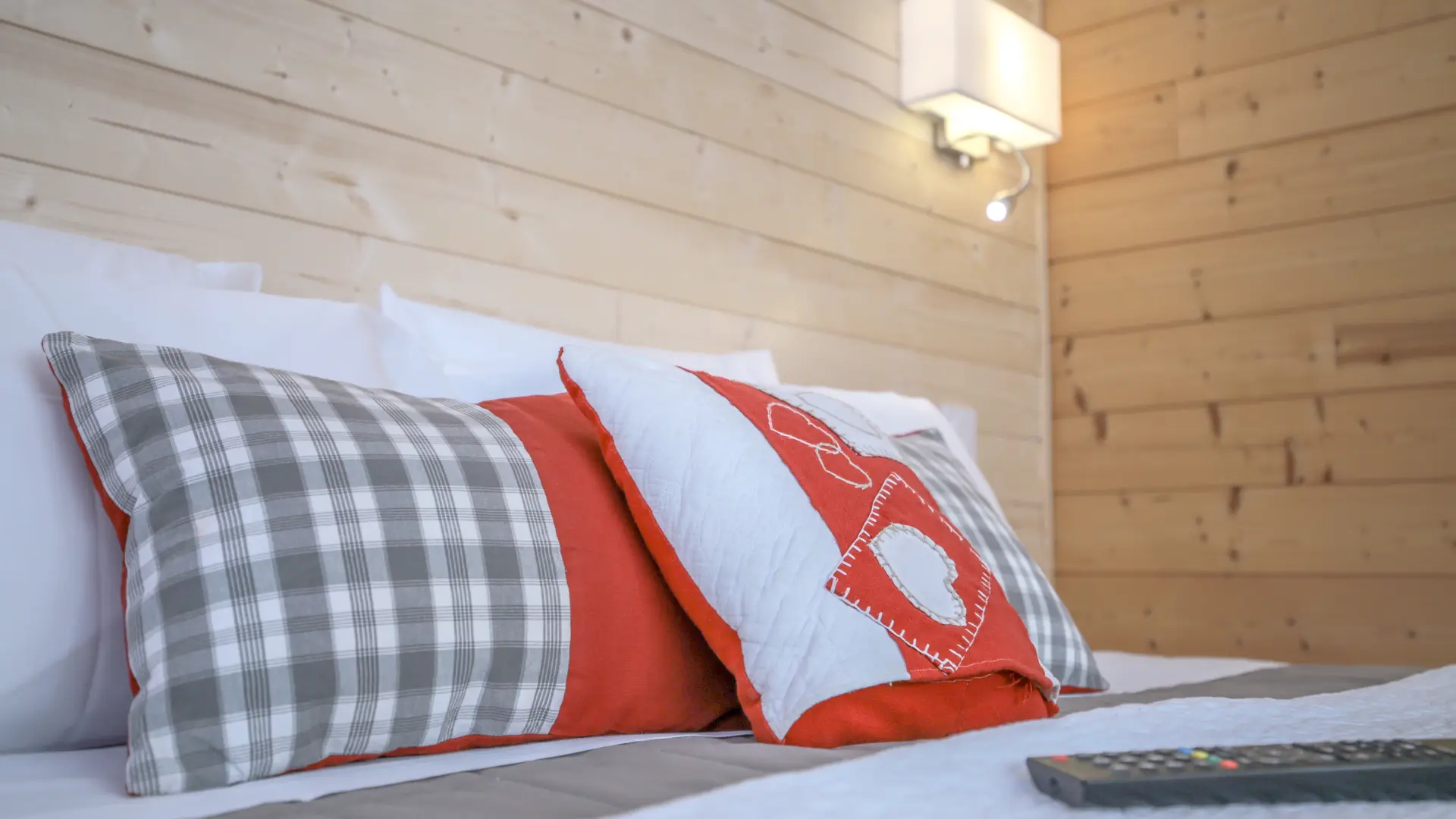 chambre twin hotel aurelia logis pyrenees ambiance cosy  (8)