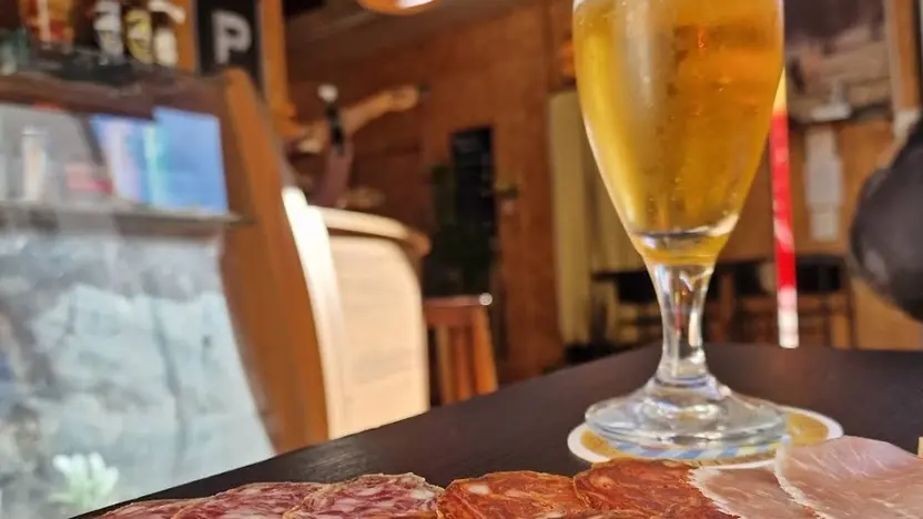 charcuteria y cerveza