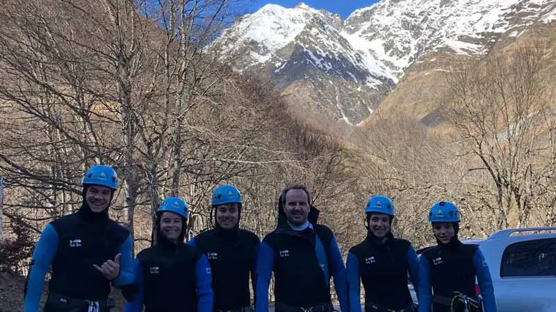 groupe-canyoning-montagne-hiver