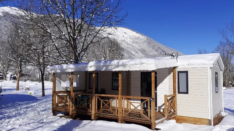 mobilhome camping d autun sous la neige