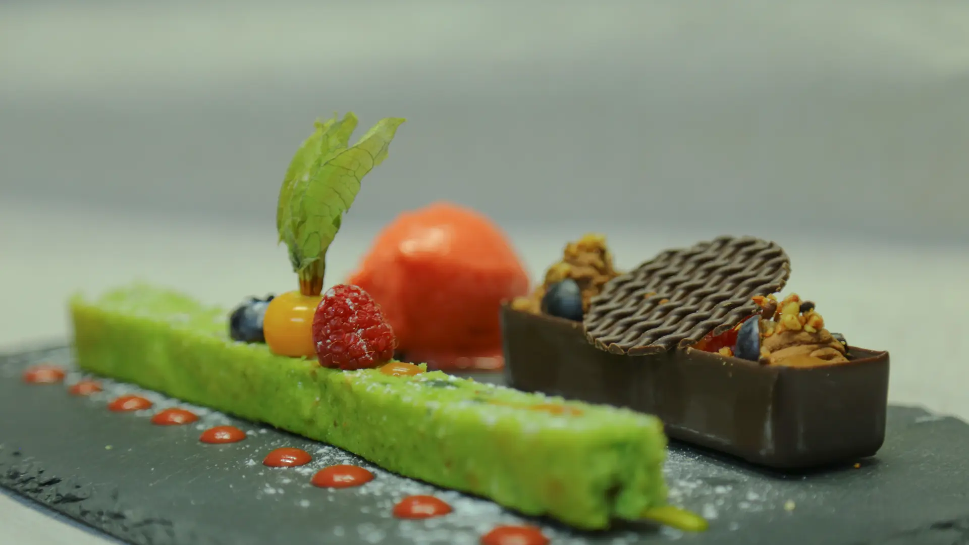 moelleux pistache et chocolat aux fruits rouges