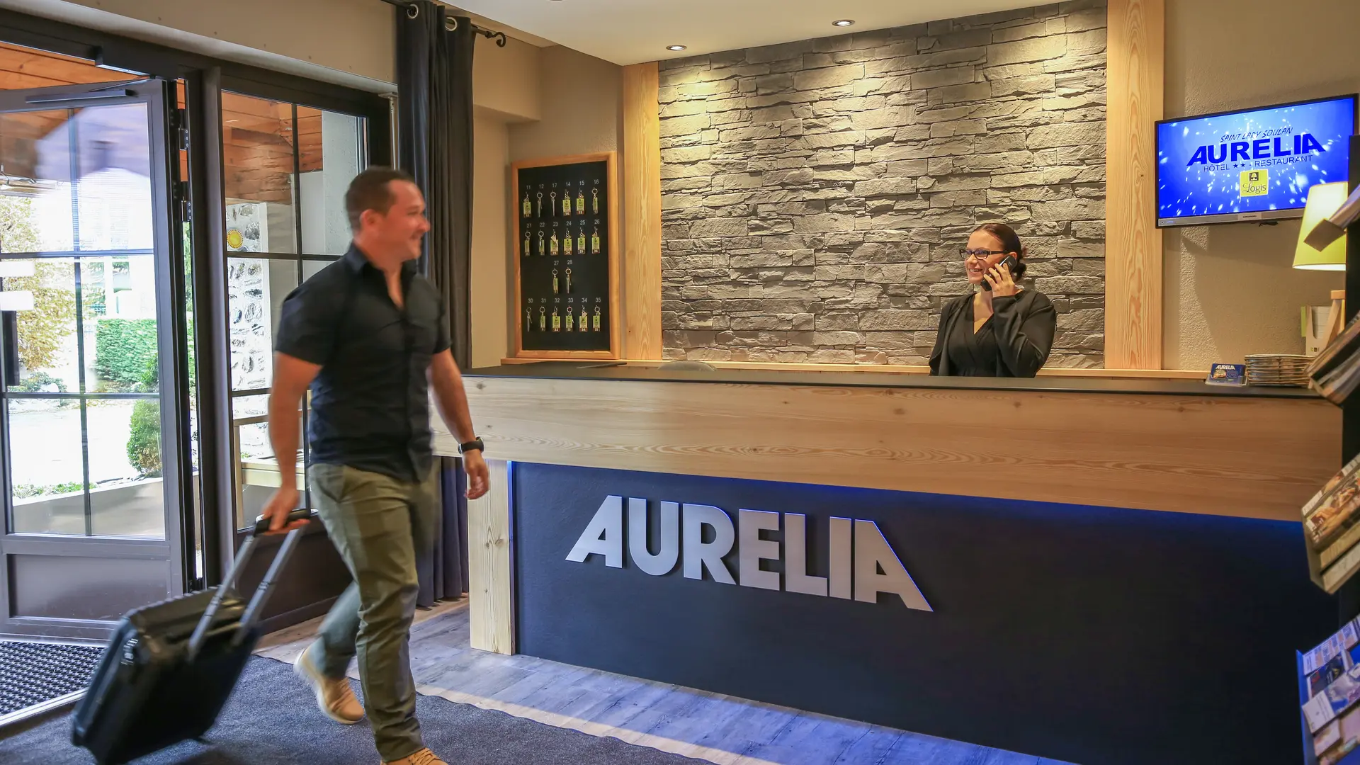 reception hotel aurelia logis pyrenees ambiance cosy