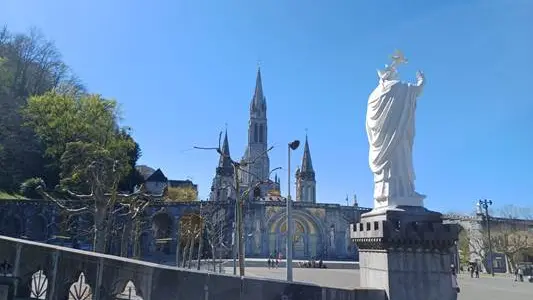 sanctuaire-et-statue