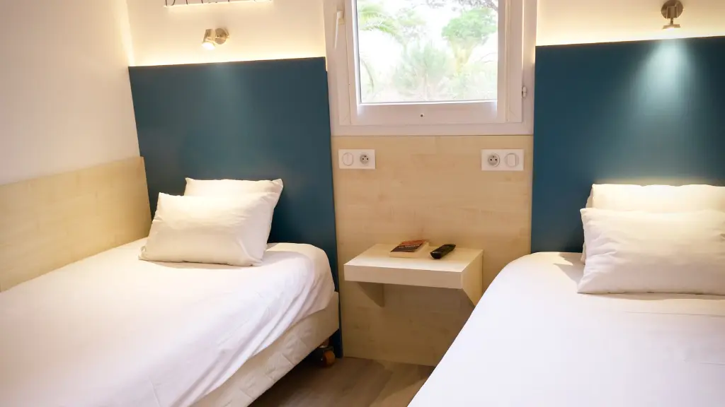 Rivesaltes_hotel KYRIAD DIRECT 2024_chambre deux lits simples