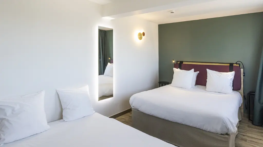 Rivesaltes_hotel Campanile_chambre lit double et appoint