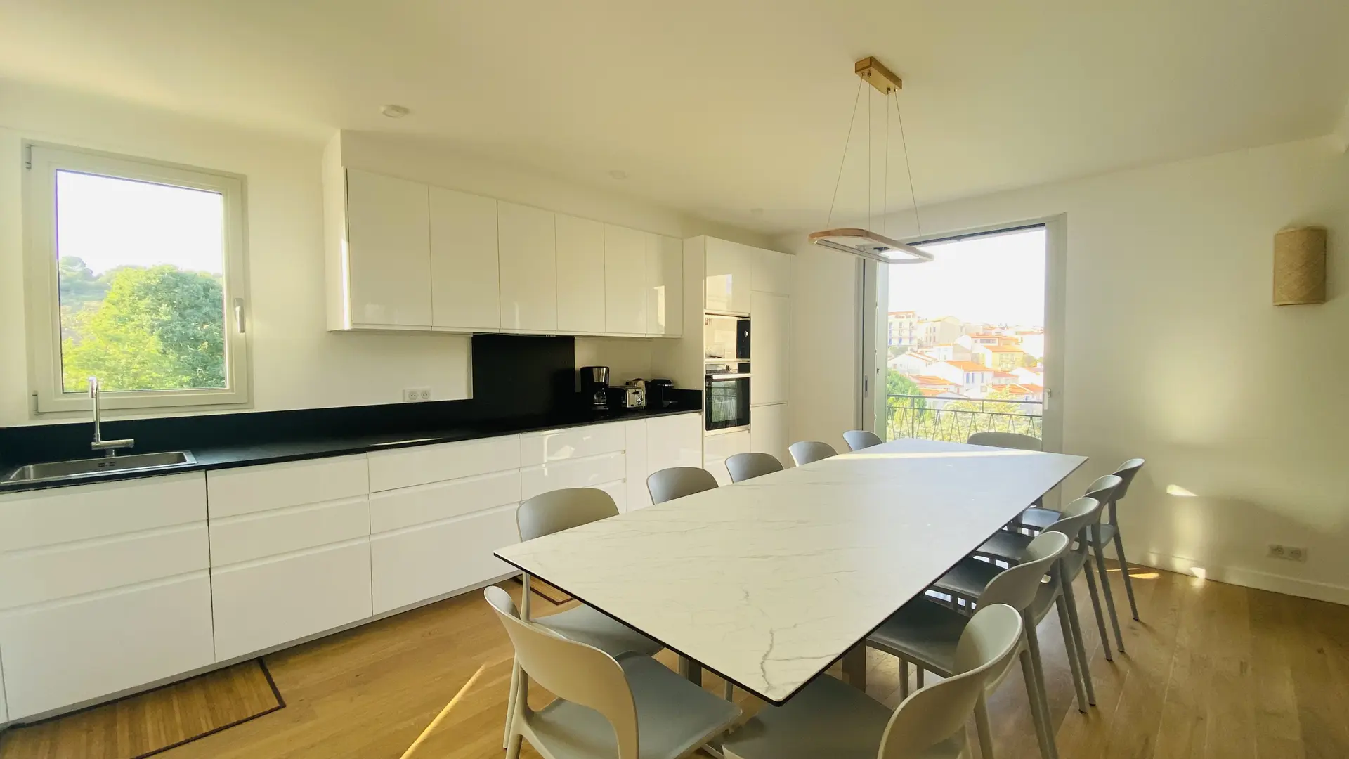 5. Cuisine ouverte sur balcon