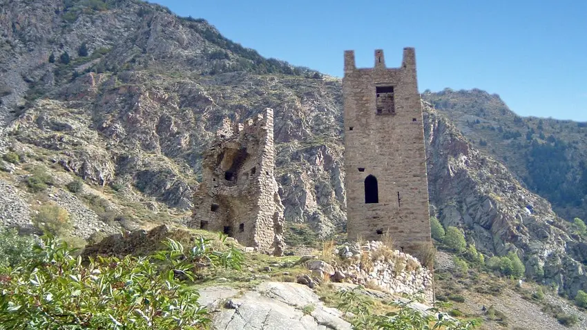 Les deux tours du château de Carol_4