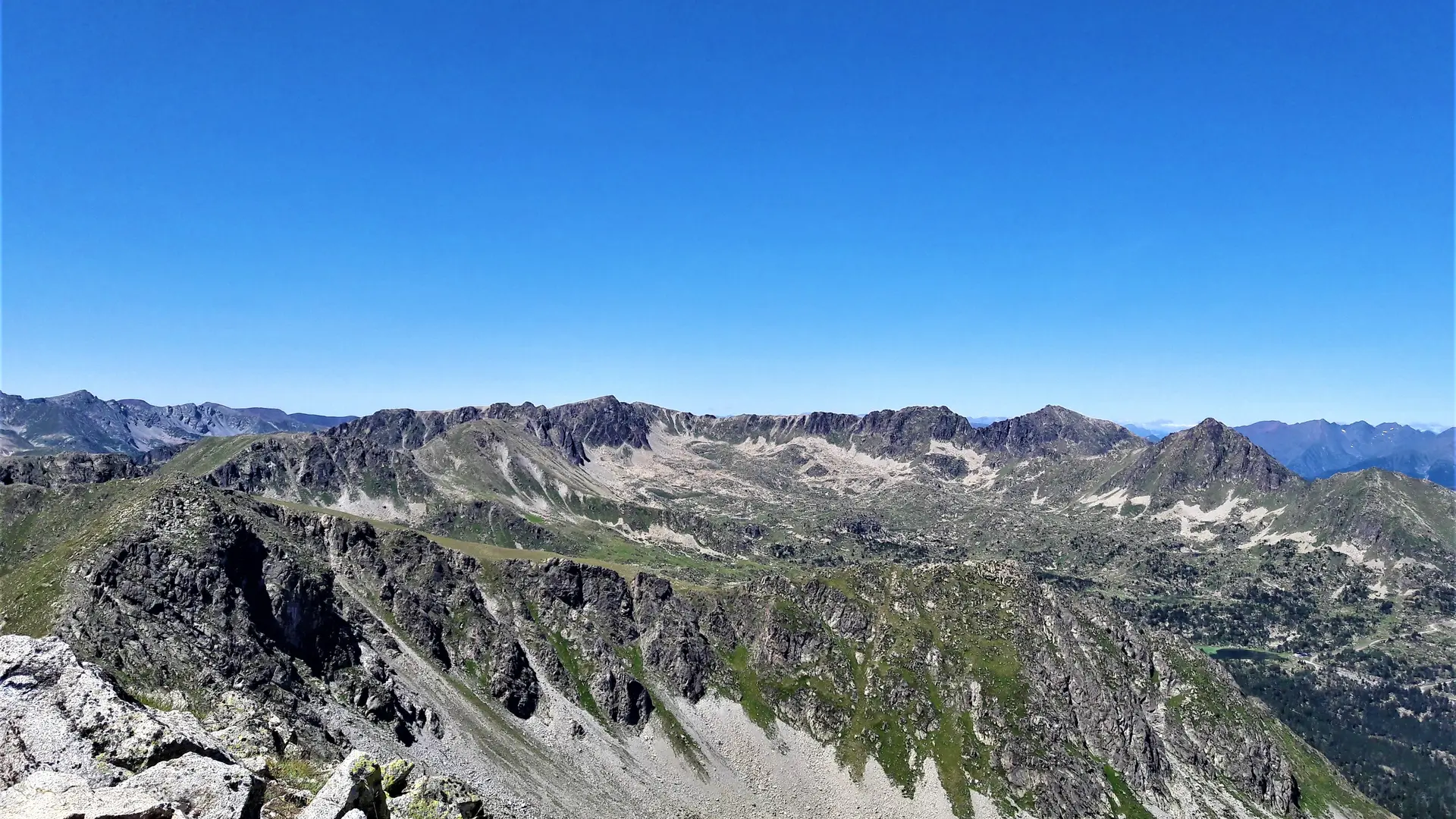 6 - Vue depuis le sommet sur le cirque des Pessons