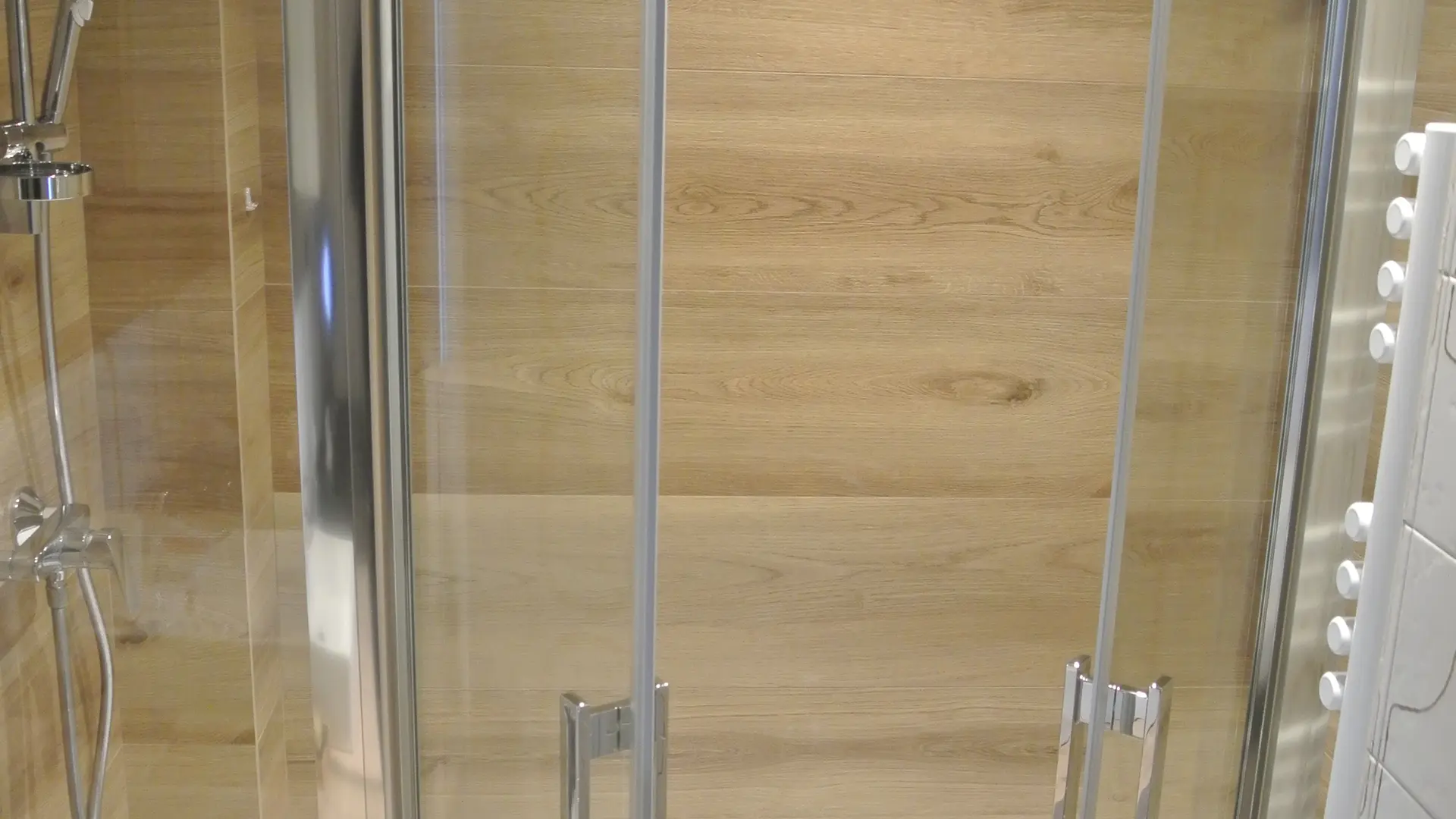 6-Salle d'eau indépendante Douche à l'italienne 1,75m x 0,95m