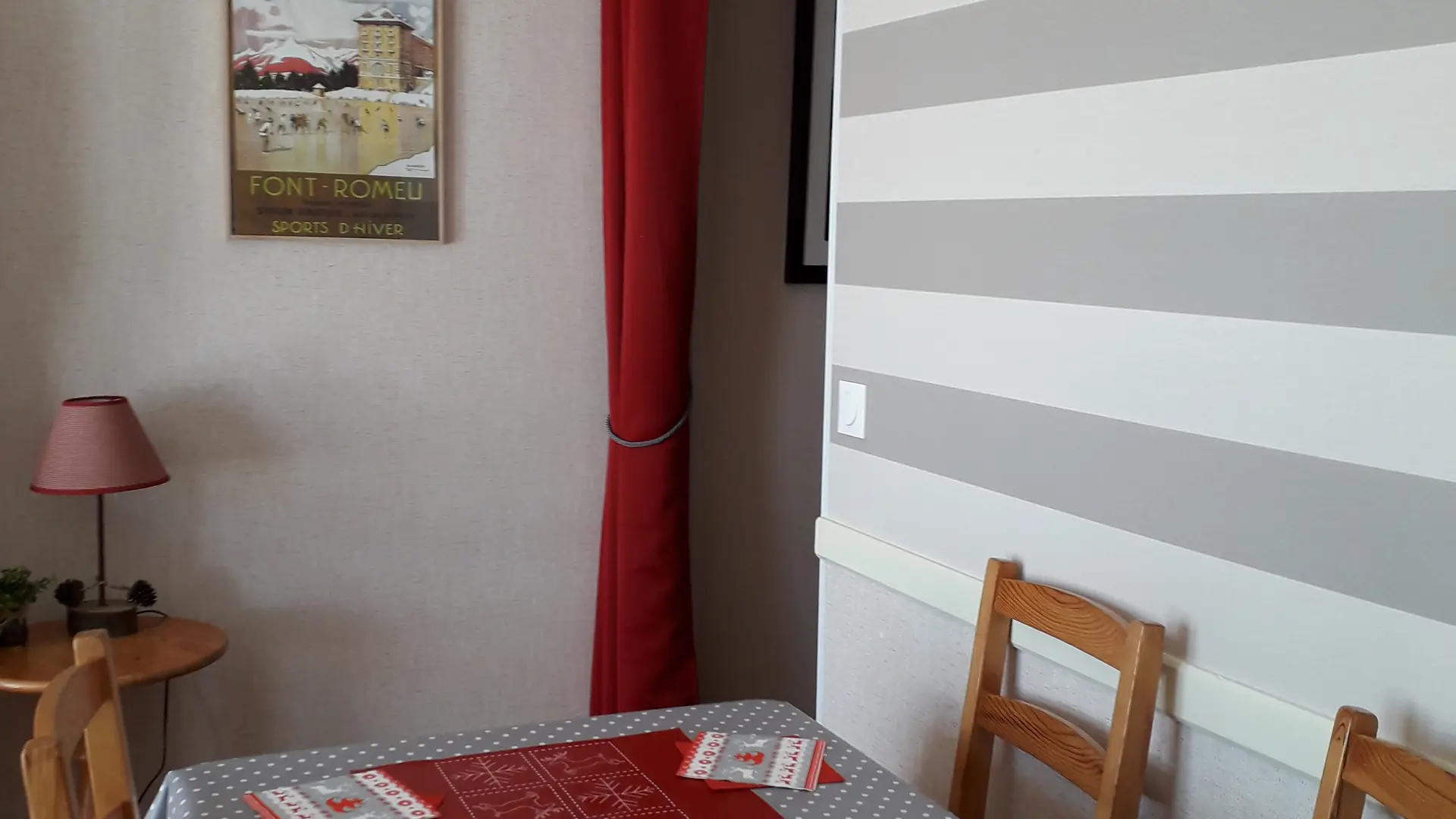 6_Séjour-table-hiver_Terrasse au soleil_Font-Romeu_changer-altitude_20190223