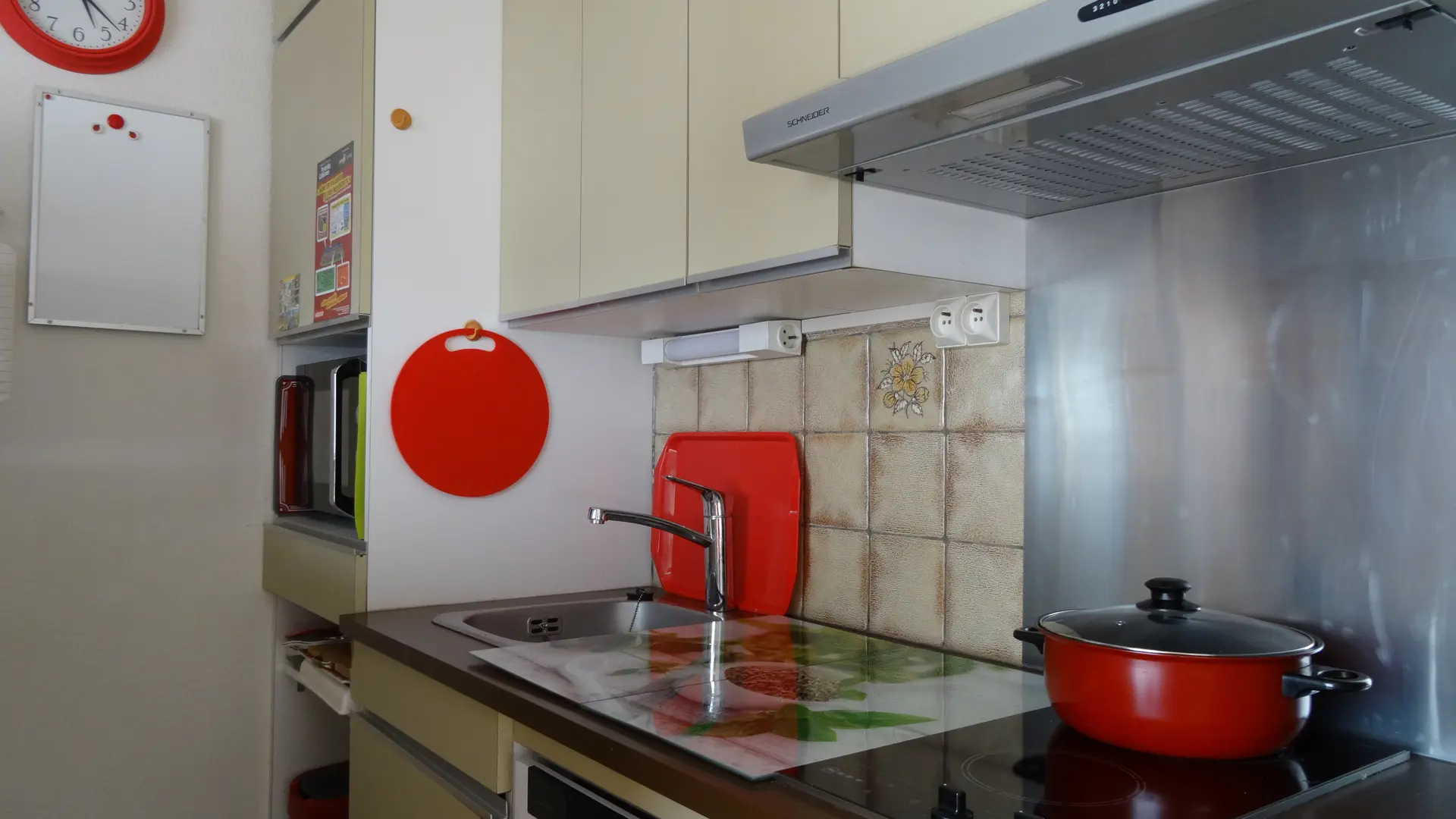 6_cuisine_Terrasse-des-sorbiers-au soleil_Font Romeu_changez-d-altitude__DSC08574