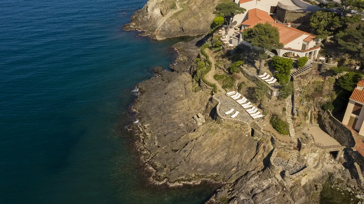 6-hotel-les-roches-brunes-vue-aerienne