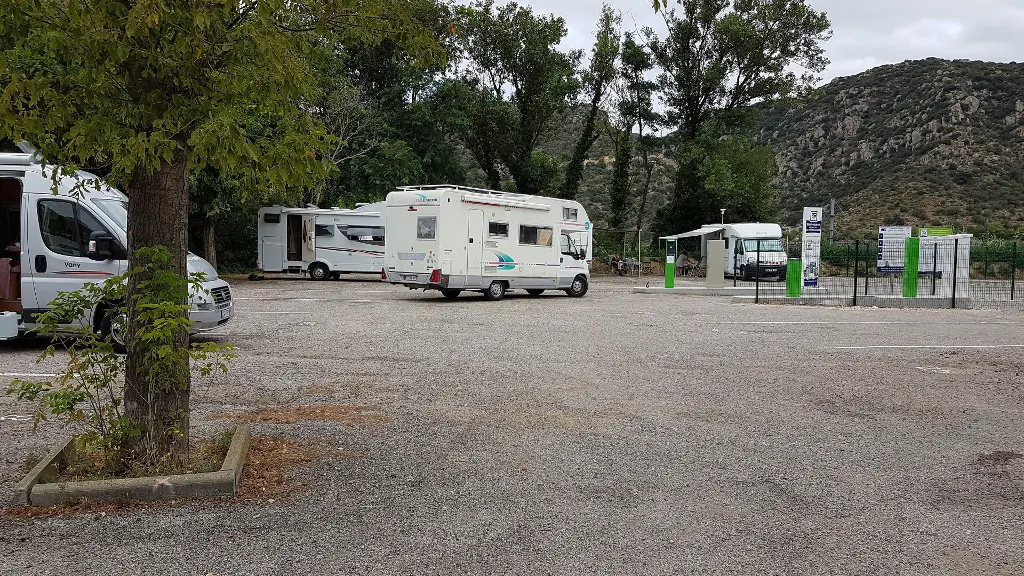 66-vinca-le-lac-portes-du-canigou-aire-etape-camping-car-park-service