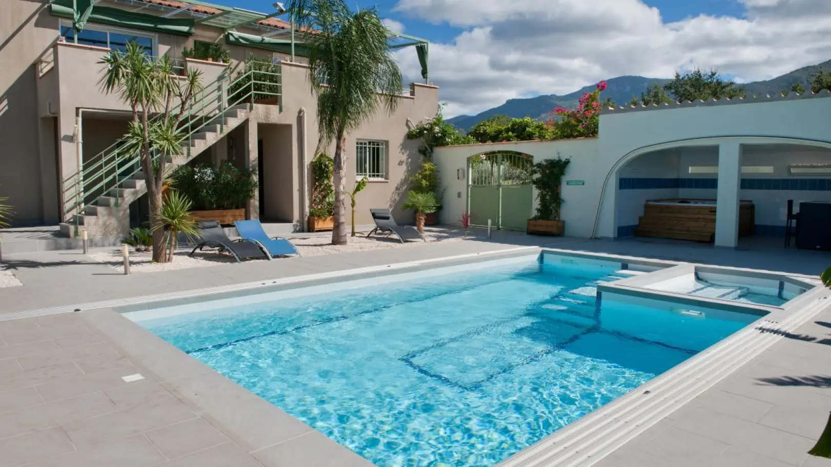 Le Domaine des Luque - Vue piscine_2