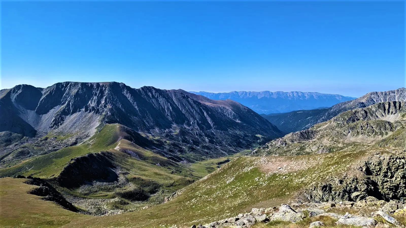 7 - Vue sur l'Estany Negre et la Sierra del Cadi (2)